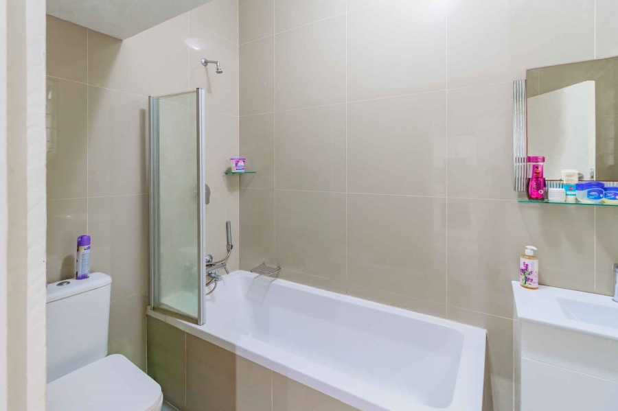 To Let 1 Bedroom Property for Rent in Sea Point Western Cape
